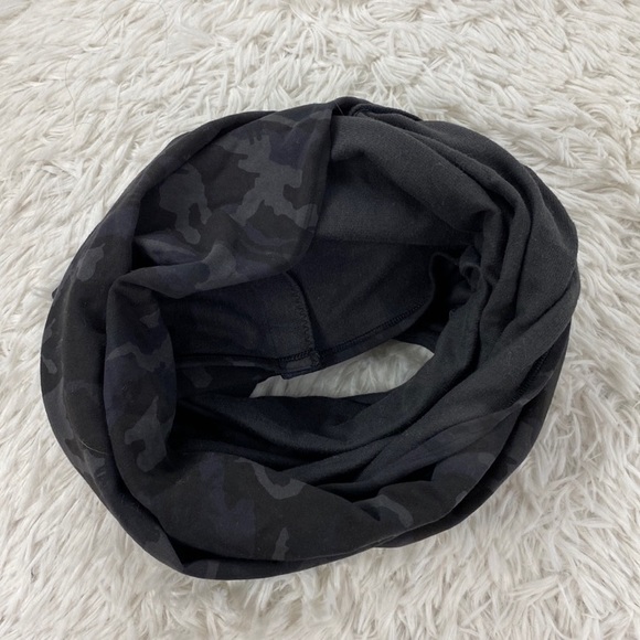 NWT Lululemon Incognito Camo Vinyasa‎ Scarf - Picture 4 of 5